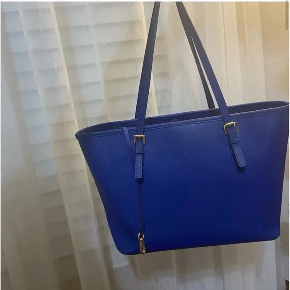 Michael Kors Purse - Picture 5 of 16